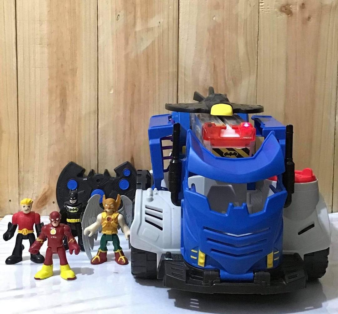 Imaginext dc super friends cheap rc mobile command center