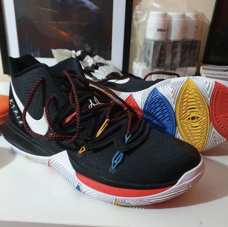 Friends store edition kyries