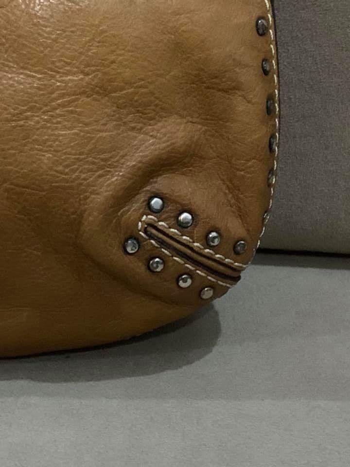 Michael Kors Leather Hobo Bag (Category: Luxury Bags & Wallets) located in Paranaque City. Submitted by gabegabe03 (Listing ID 1105989039, Image 3). Description: Authentic 💯 Japan Sourced Rank A.