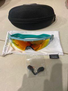 Oakley Radare Sunglasses - Prizm Ruby lens 