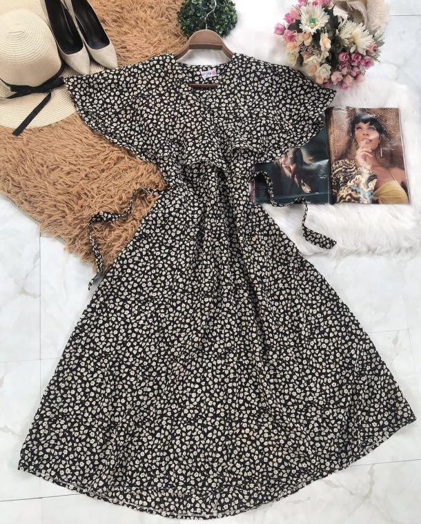 Peony Floral Maxi Dress (Category: Dresses) located in Tarlac. Submitted by kstylethrift (Listing ID 1106126154, Image 1). Description: Size : M-L Bust: 39’’ Waist: up to 31’’ Arm width: 18’’ Length: 47’’ Super nice, vintage feel siya Brand: Peony RFS: di na kasya.