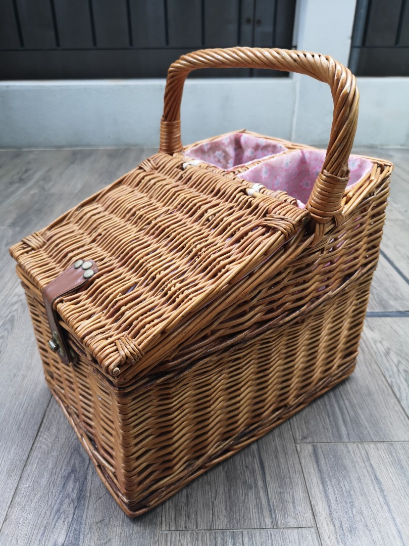 Picnic basket, Everything Else on Carousell