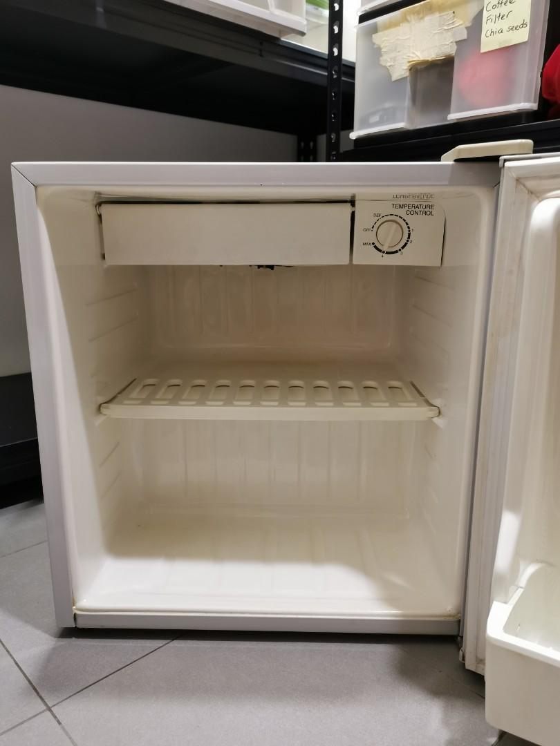 Samsung Mini Fridge, TV & Home Appliances, Kitchen Appliances