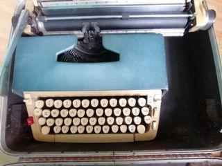 Smith Corona classic 12 typewriter (vintage)