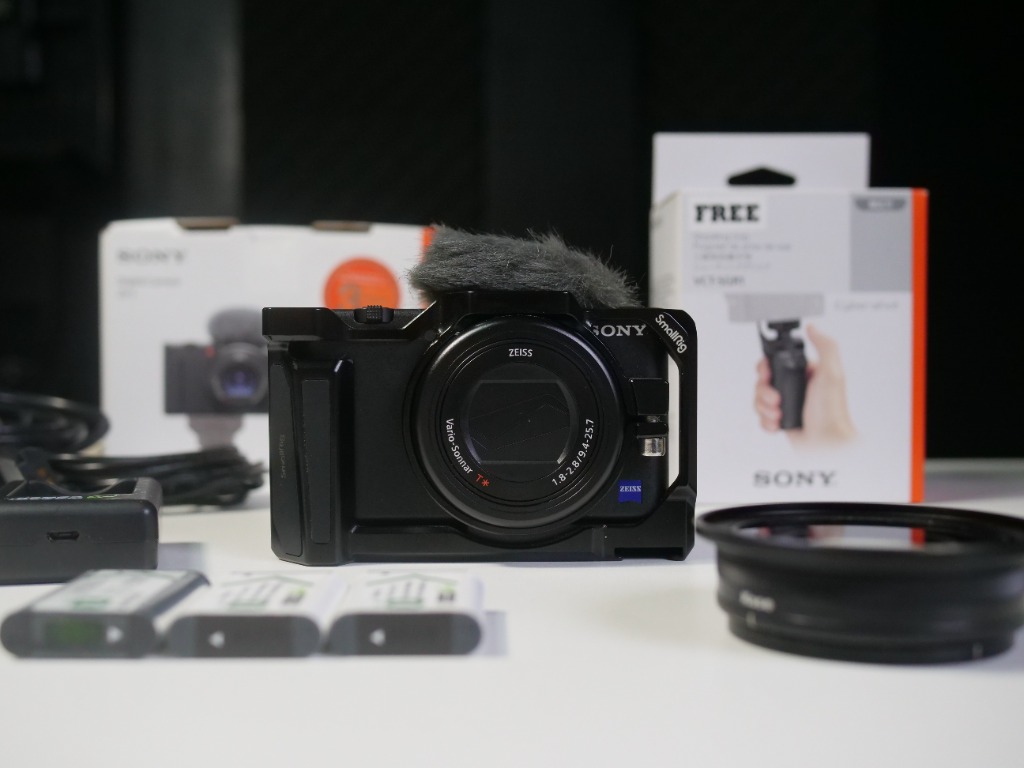 Sony ZV1 Point and Shoot Vlogging Camera, Photography, Cameras on