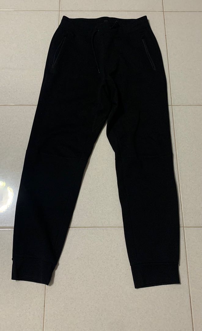 Uniqlo track pant, Men's Fashion, Activewear on Carousell