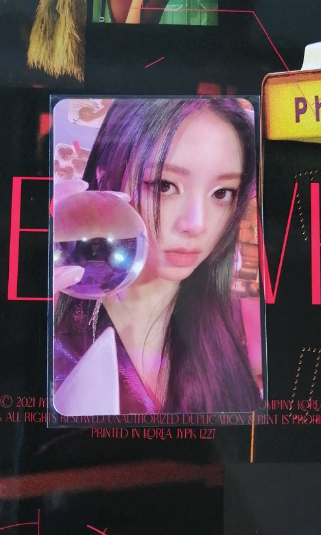 wtt_itzy_yuna_guess_who_crysta