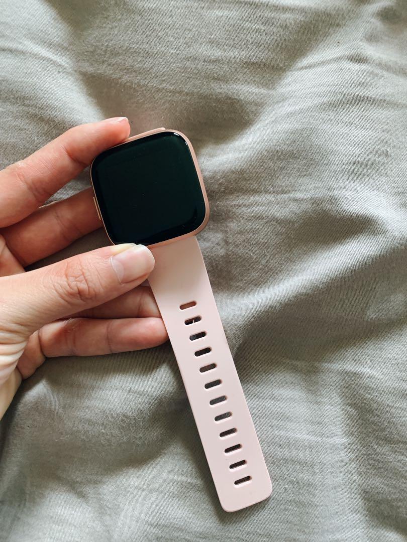 Second hand fitbit store versa