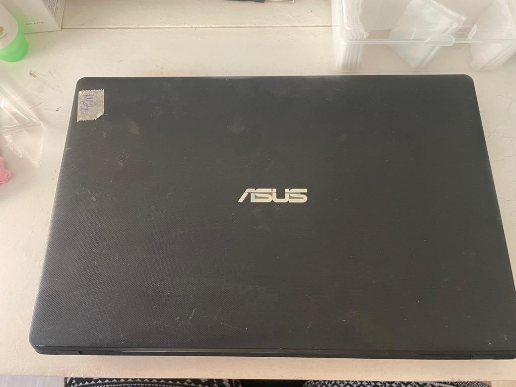 Asus laptop for online class (Category: Laptops & Notebooks) located in Manila. Submitted by daimonamidesu (Listing ID 1110966624, Image 2). Description: Specs: Intel Celeron 500GB HDD Windows 10 Condition: Signs of usage (moderate).