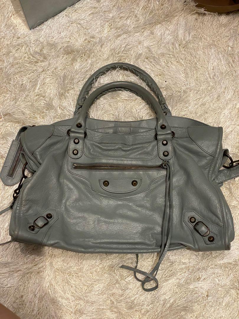 Authentic Balenciaga classic City (Category: Luxury Bags & Wallets) located in Quezon City. Submitted by closetraidbya (Listing ID 1111025872, Image 1). Description: Restored bought from Japan No mirror No dustbag RFS: decluttering .
