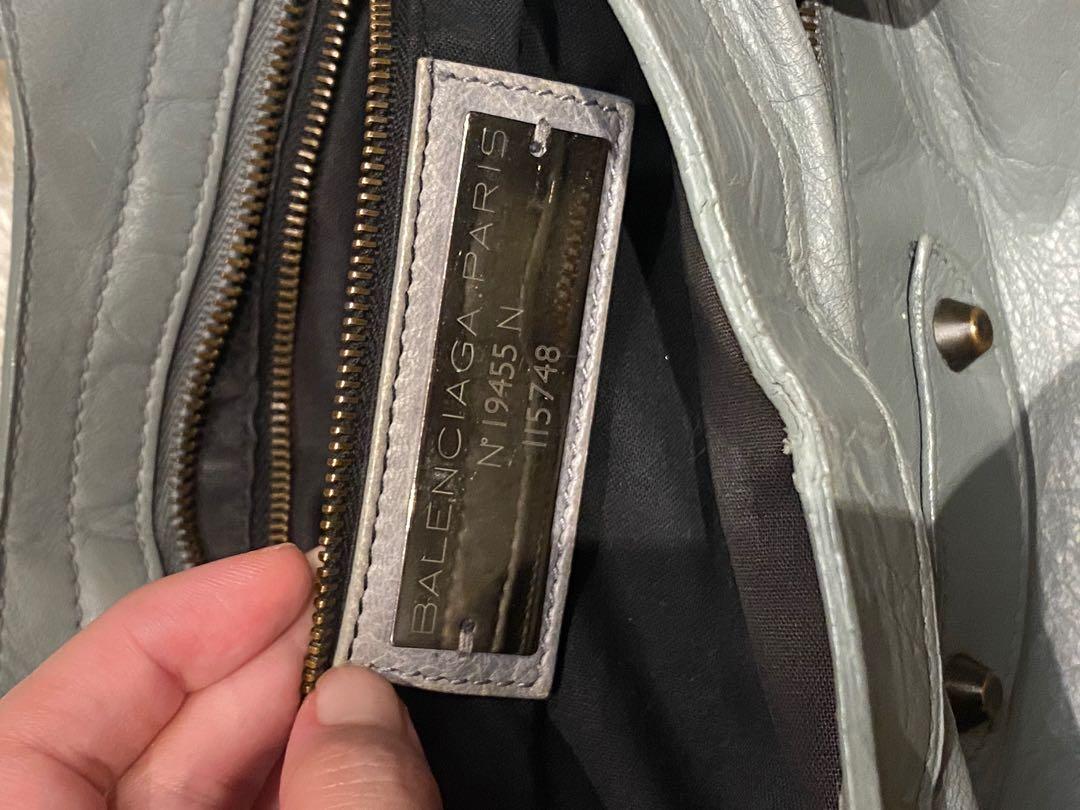 Authentic Balenciaga classic City (Category: Luxury Bags & Wallets) located in Quezon City. Submitted by closetraidbya (Listing ID 1111025872, Image 3). Description: Restored bought from Japan No mirror No dustbag RFS: decluttering .