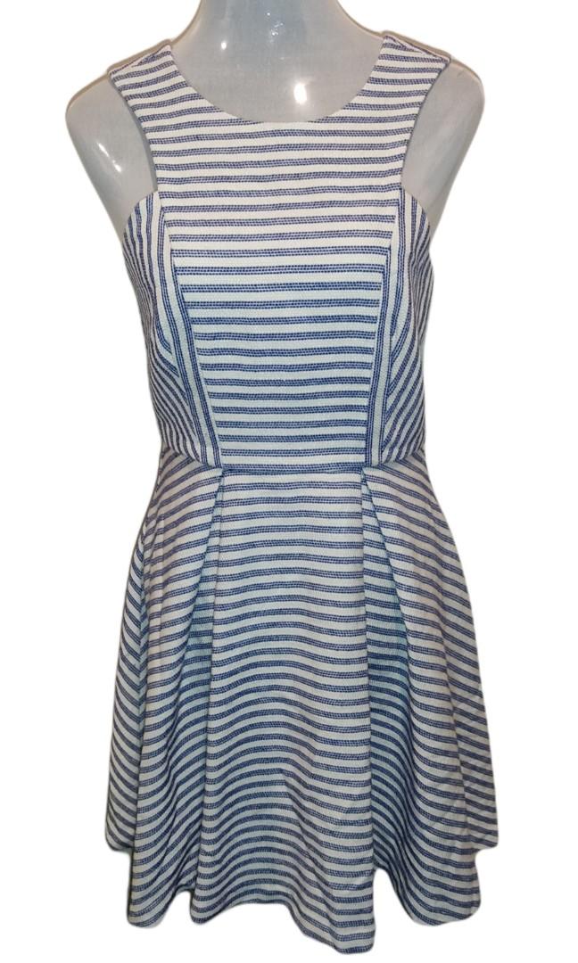 BCBG dress sleeveless (Category: Dresses) located in Paranaque City. Submitted by 05.11minimalist (Listing ID 1111025962, Image 1). Description: BCBG sleeveless dress. Size 8 on tag. No runs, rips, tear or holes. In very good condition..