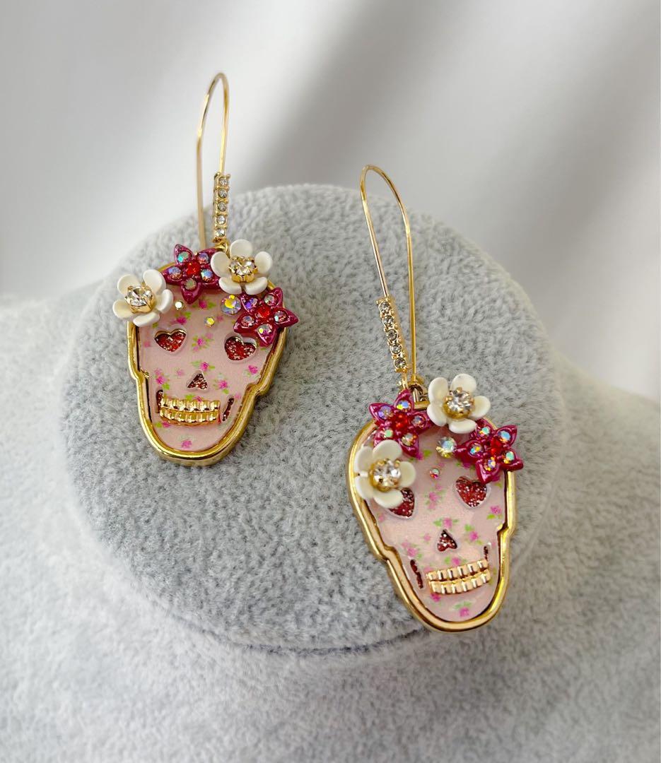 Betsey earrings top