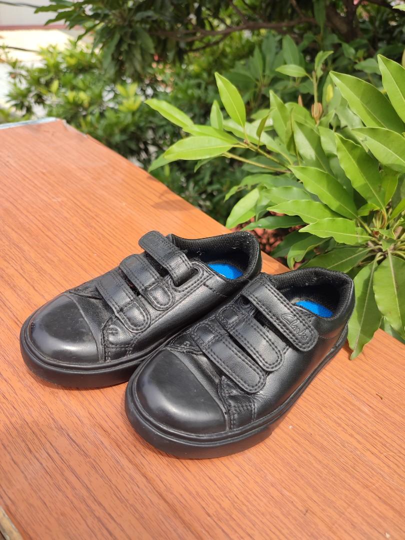 Clarks kids black discount shoes