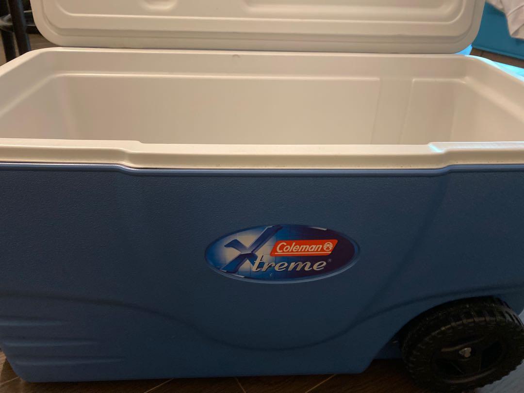 Coleman Xtreme Cooler box with wheels , Sports Equipment, Hiking