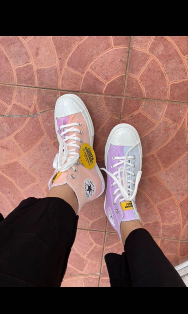 Color changing deals chuck taylors