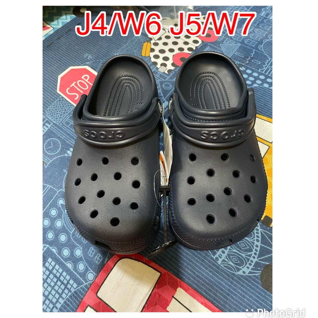 Crocs Navy size J4/W6 J5/W7, Women's Fashion, Footwear, Slippers and slides  on Carousell