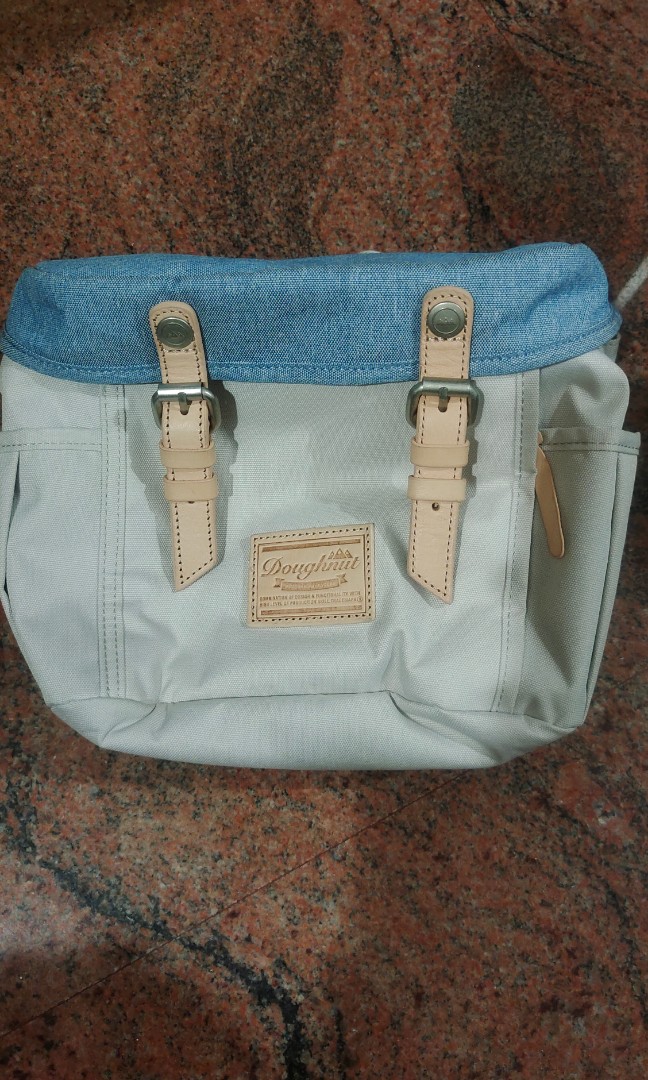 Doughnut sales camera bag