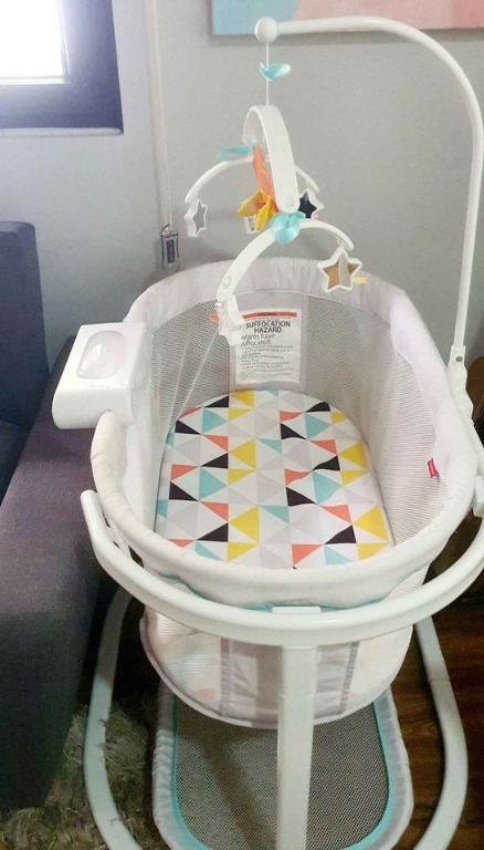 Fisher price soothing motions bassinet cheap in windmill
