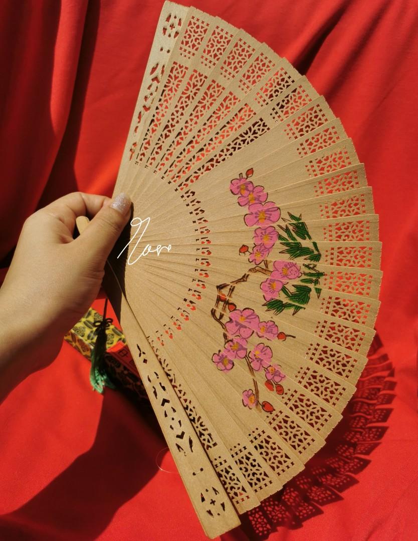 Kipas Tangan Folded Fan Chinese Craft Desain Kerajinan Tangan Barang Aksesoris Kerajinan Di Carousell