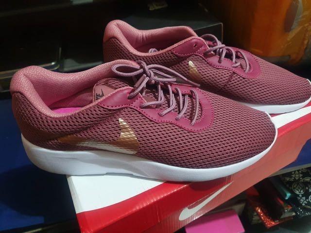 Nike tanjun plum online