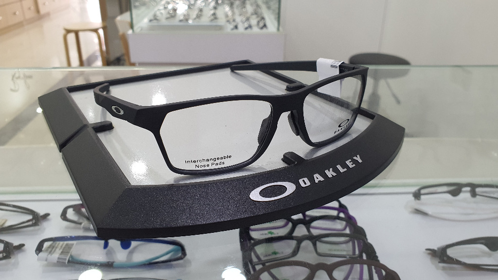 ORIGINAL Oakley Hex Jector OX8174F Satin Black, Men's Fashion, Watches &  Accessories, Sunglasses & Eyewear on Carousell