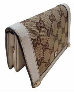 (Category: ) located in . Submitted by ana_closet2021 (Listing ID 1110899698, Image 1). Description: .