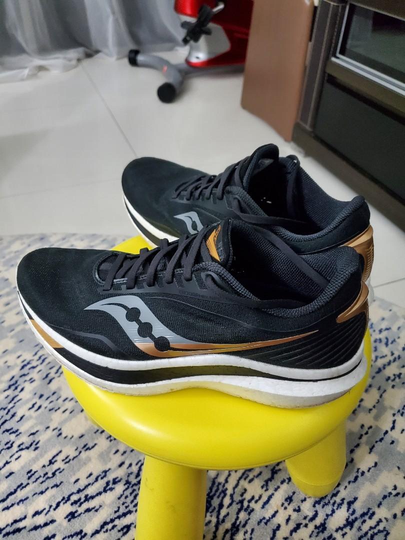 Saucony Endorphin Speed Black Gold