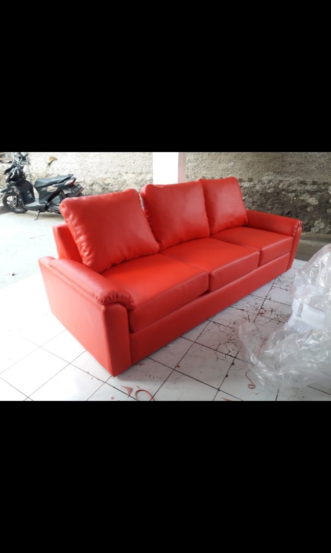 Sofa Ferrari 3 seater premium, Barang Yang Dicari di Carousell