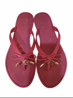 (Category: ) located in . Submitted by ana_closet2021 (Listing ID 1110903165, Image 1). Description: .