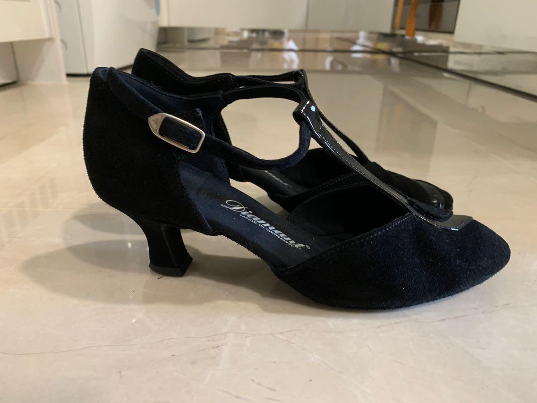 Waltz dance shoes