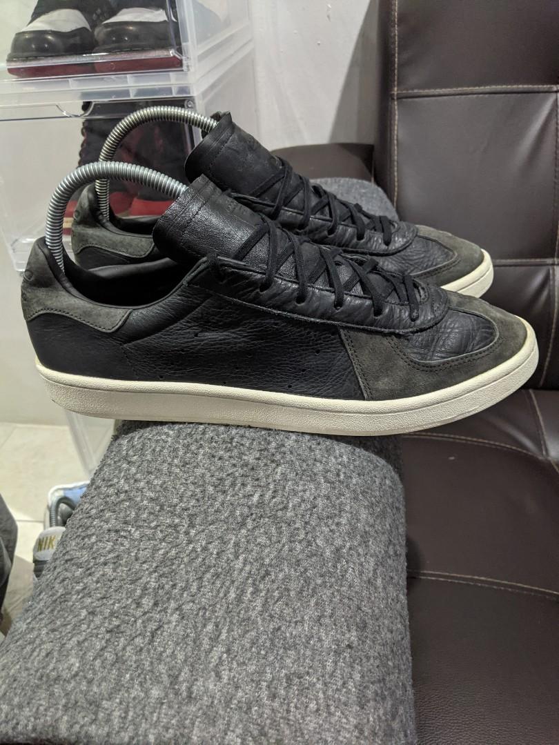 Adidas originals bw deals avenue trainers in black