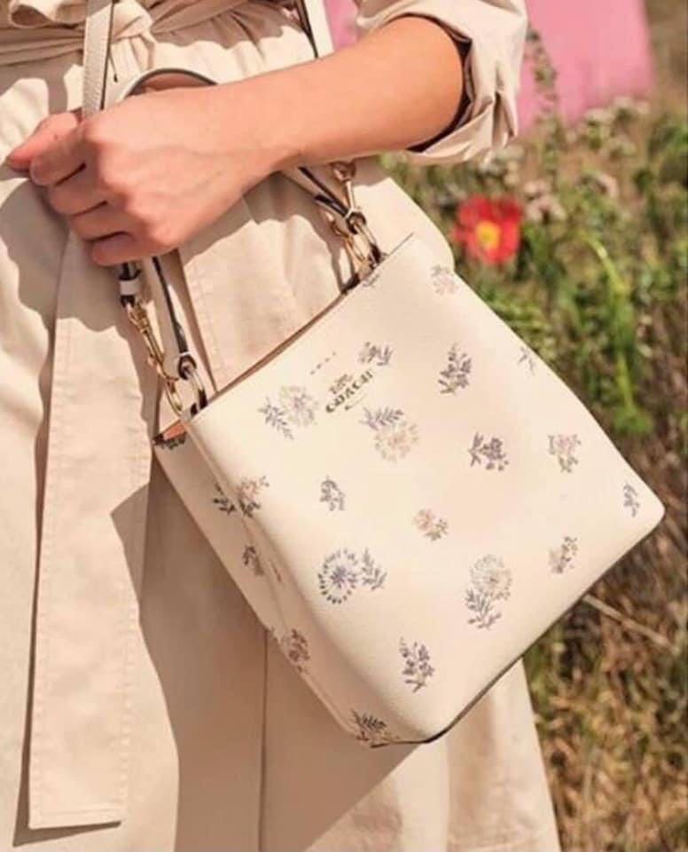 SOLD Coach Small Town Bucket Bag Dandelion Floral  Black leather handbags,  Beige handbags, Floral purse