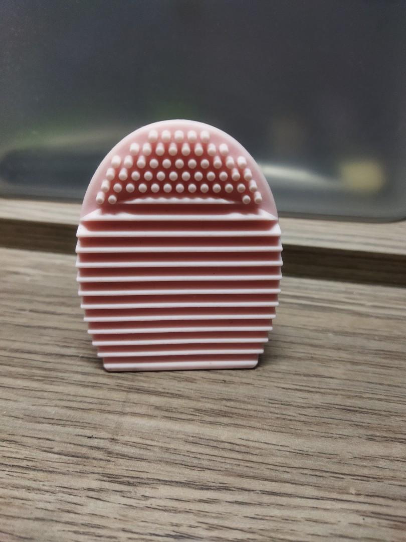 Daiso Brush Cleaner, Beauty & Personal Care, Hands & Nails on Carousell