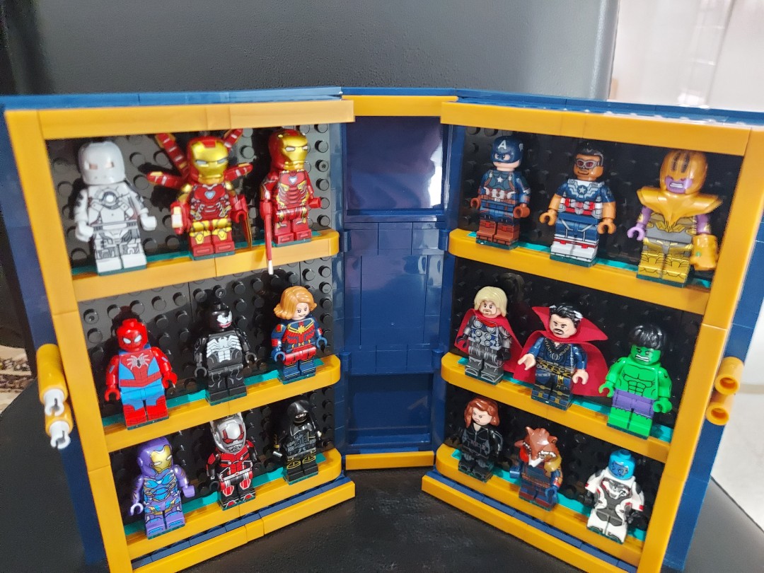 Lego on sale avengers book