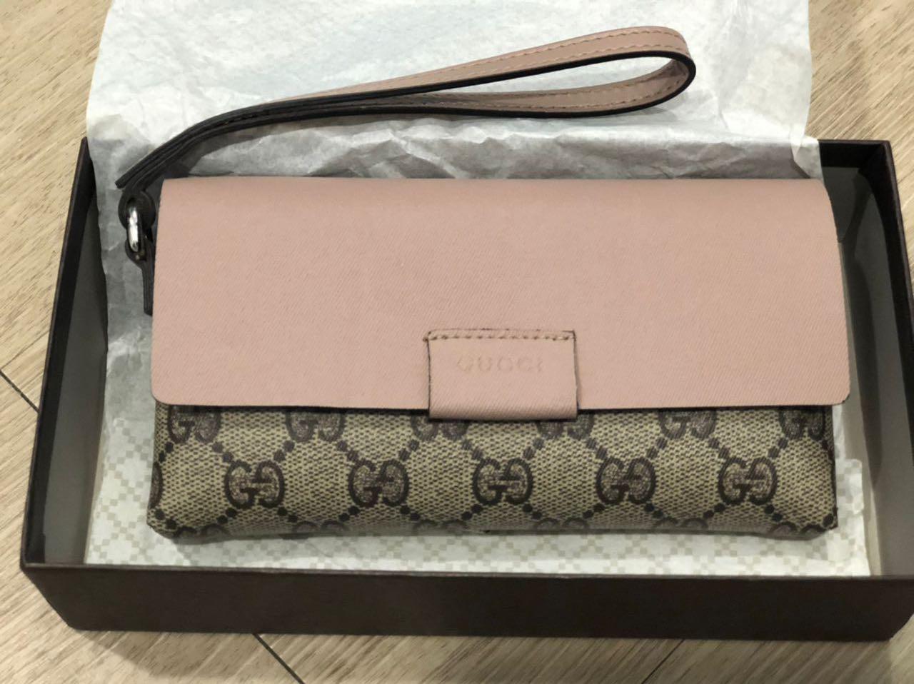 gucci supreme wristlet