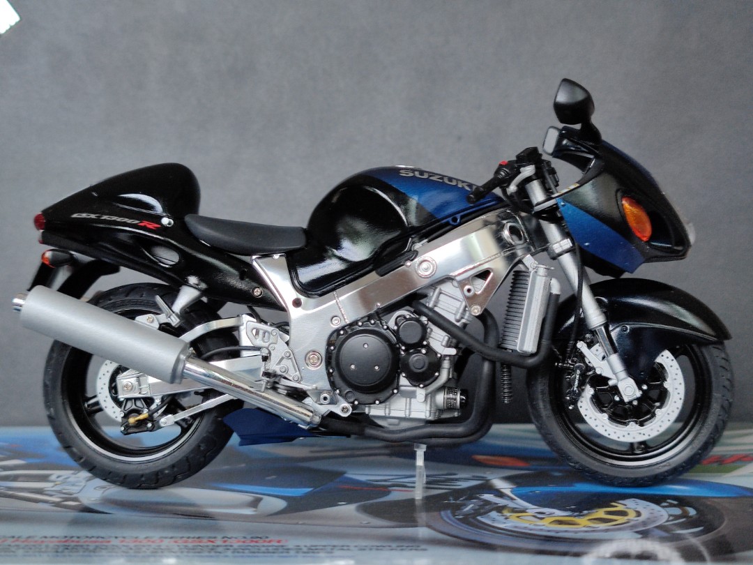 thumbnail image 2 of Tamiya 1/12 Scale Plastic Model Kit - Suzuki GSX1300R Hayabusa Sport Bike 14090 2 of 6