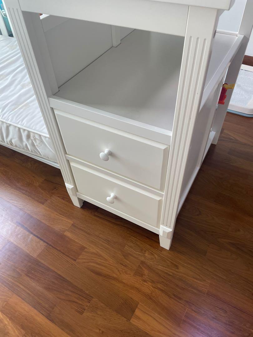 Serta changing shop table