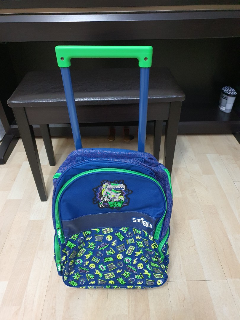 smiggle trolly bag
