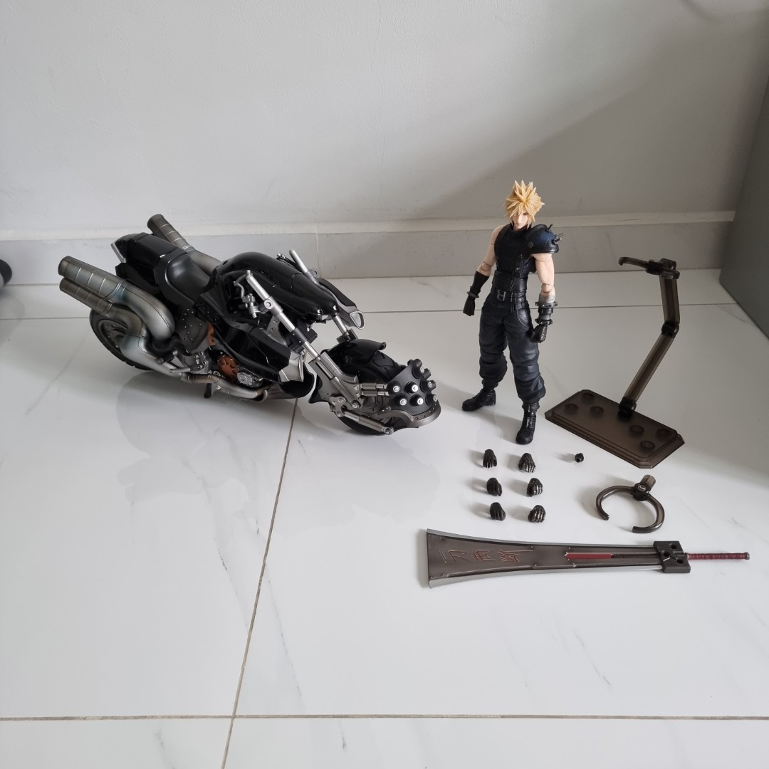 Play arts kai cloud strife & sales hardy daytona