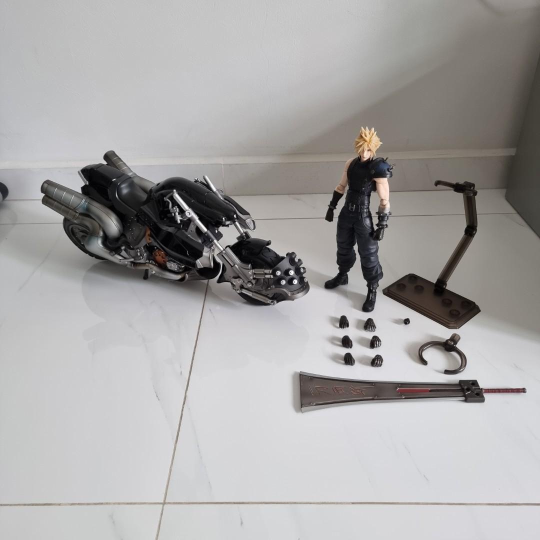 Final Fantasy VII remake Play Arts Kai Cloud Strife version 2 with Hardedge and Hardy Daytona