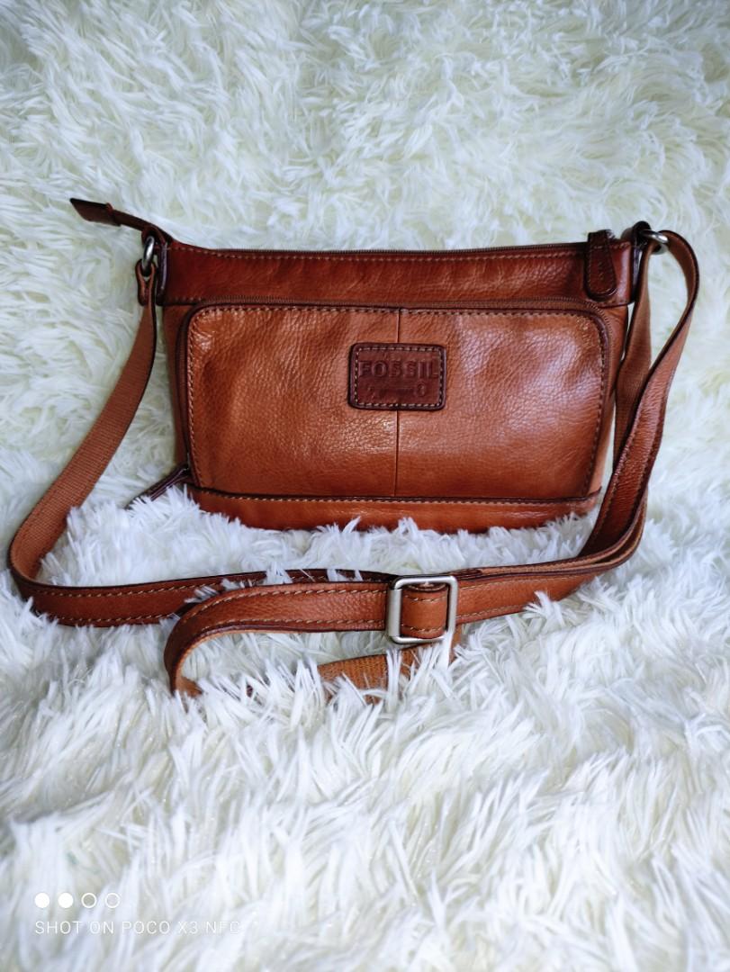 FOSSIL Crosstown Brown Leather Flap Shoulder Bag ZB 2837 Saddle Purse,  Luxury, Bags & Wallets on Carousell