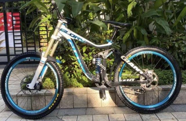 Giant Glory 2 downhill