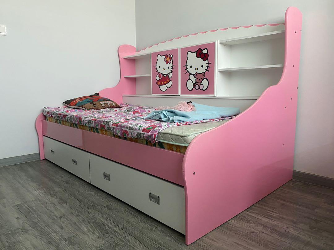 Vervolg Persona Scheiden Hello Kitty Bed Frame + mattress, Furniture & Home Living, Furniture, Bed  Frames & Mattresses on Carousell