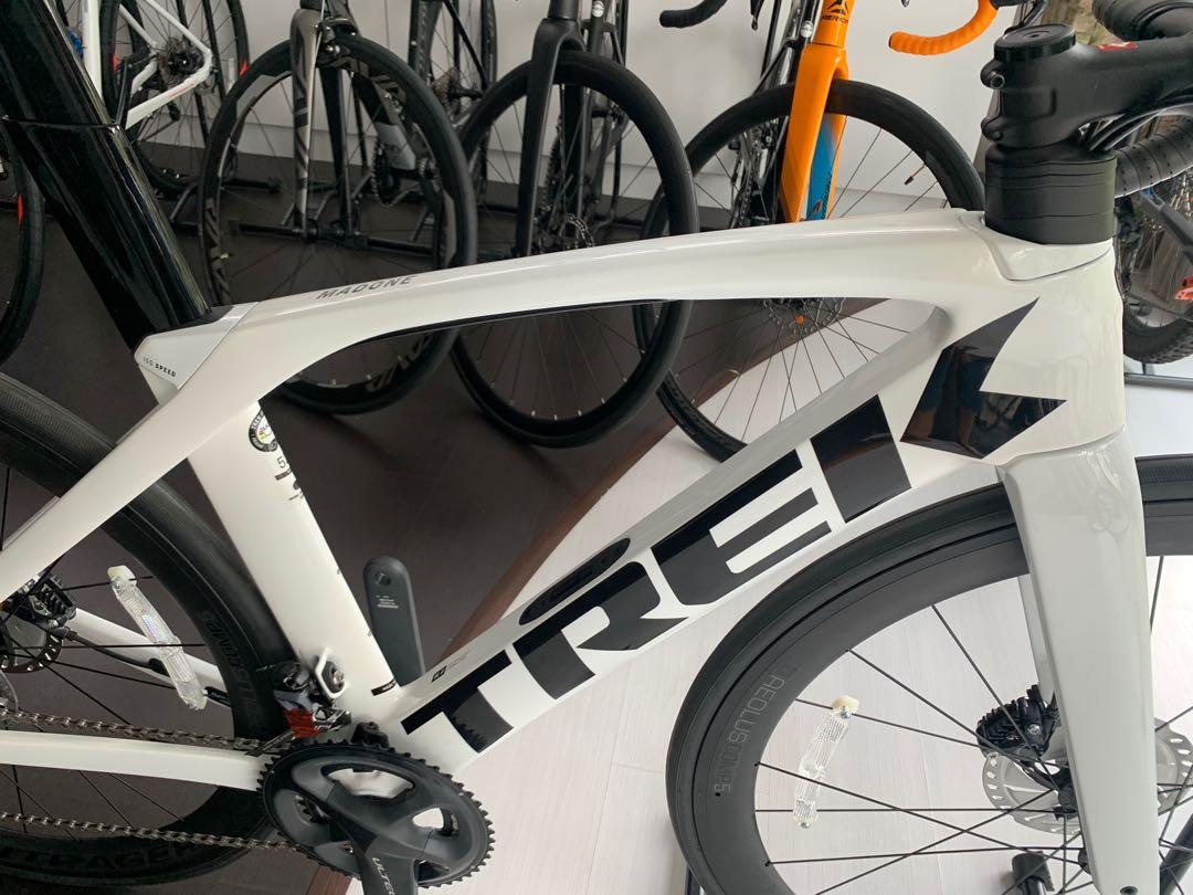 2022 In stock Trek Madone SL6 disc 28 brand new Sports