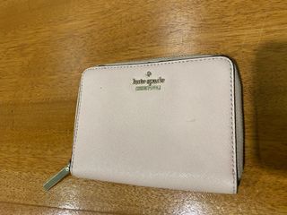 (Category: ) located in . Submitted by beehappypreloved (Listing ID 1113078037, Image 1). Description: .