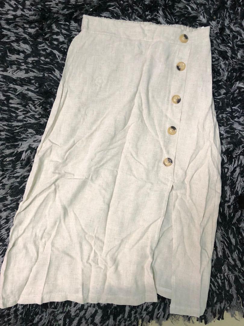 Linen type beige skirt M (Category: Skirts) located in Makati City. Submitted by geeos (Listing ID 1112995882, Image 1). Description: Never used. Fits small to medium.
