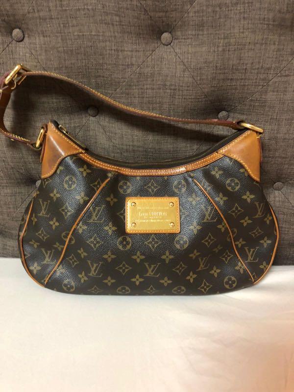 LV Thame GM (Category: Luxury Bags & Wallets) located in Binan City. Submitted by winds06 (Listing ID 1113011364, Image 1). Description: LV Thames GM Monogram. Issue: Some scratches which is normal and watermarks but still presentable. Complete inclusion with box. Rfs: Decluterring..