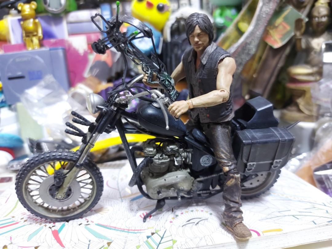 McFarlane Toys The Walking Dead TV Deluxe Box Set (Daryl Dixon