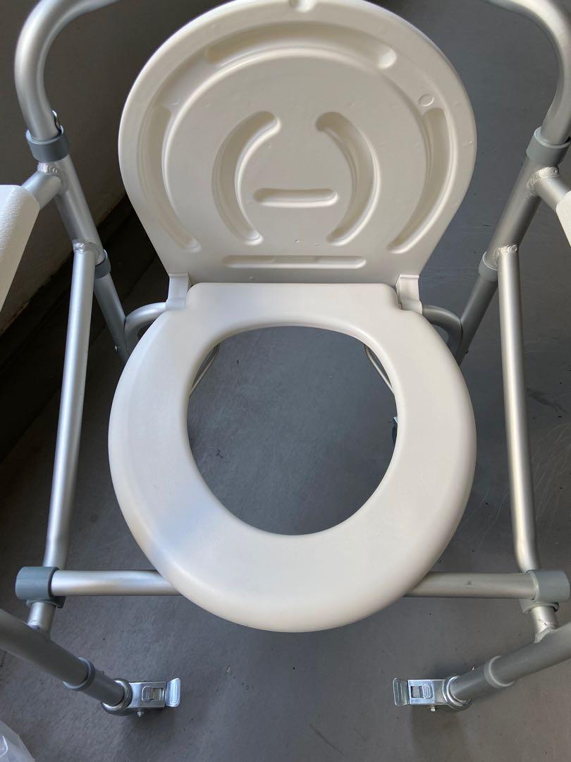 Medpro Commode chair with wheels, Health & Nutrition, Assistive